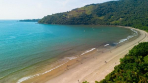 Casa com WiFi, piscina e churrasq a 400m do mar
